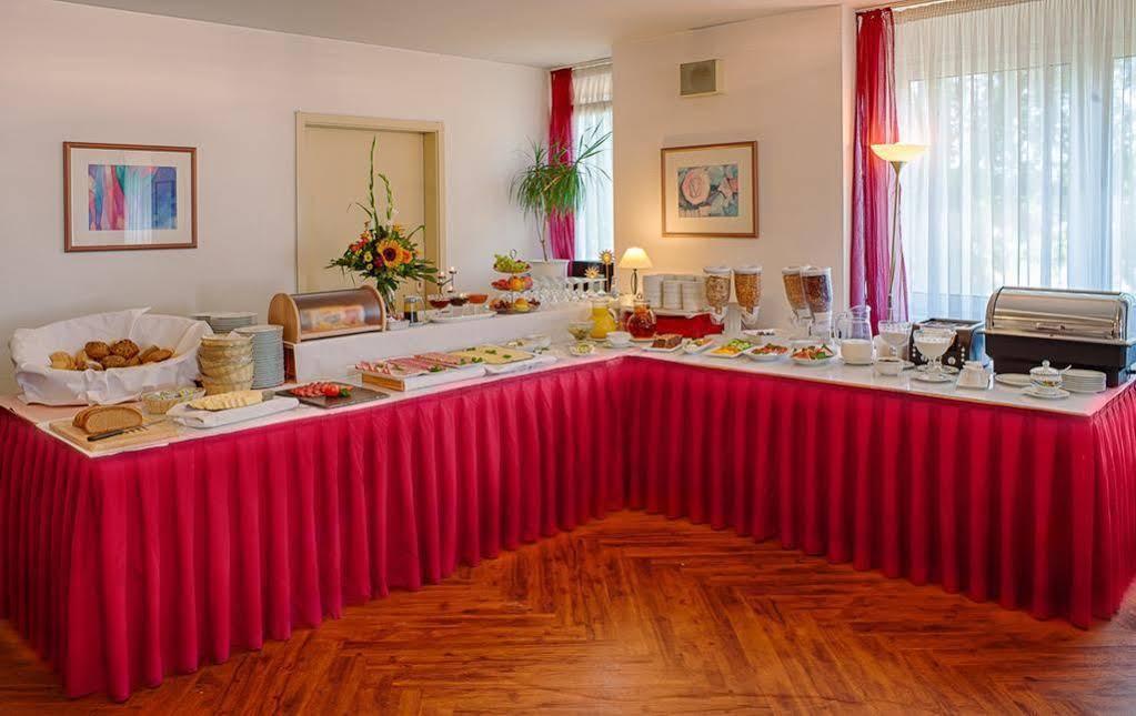 Comfort Hotel Bernau Бернау-бай-Берлін Екстер'єр фото