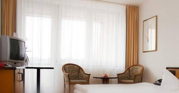 Comfort Hotel Bernau Бернау-бай-Берлін Екстер'єр фото